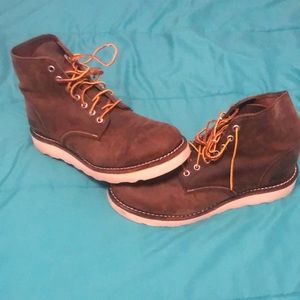 Brown size 9 boot